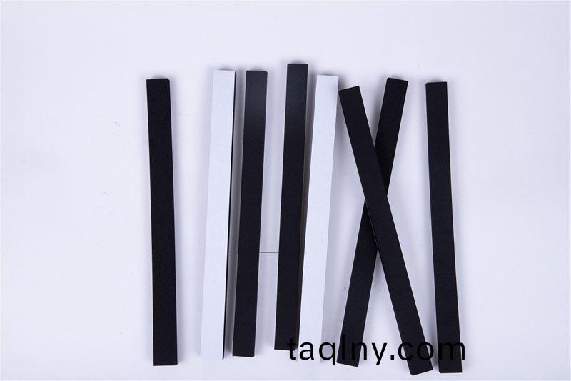 CR減震(zhen)保(bao)溫條(tiao)